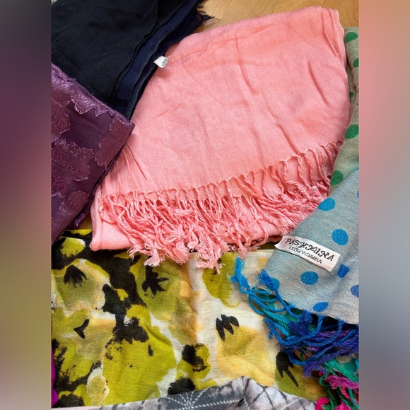1️⃣3️⃣Lot of 13 Random Scarves-Varying Colors/Sizes/Brands/Materials/Conditions - Picture 11 of 17